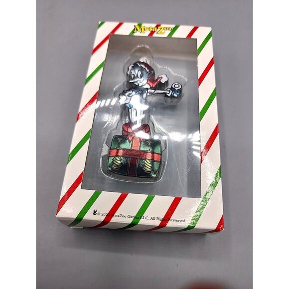 MetaZoo 2022 Christmas Pin Club Set of 4 Ornaments ONLY 2 Kinds of Pins - Picture 6 of 7